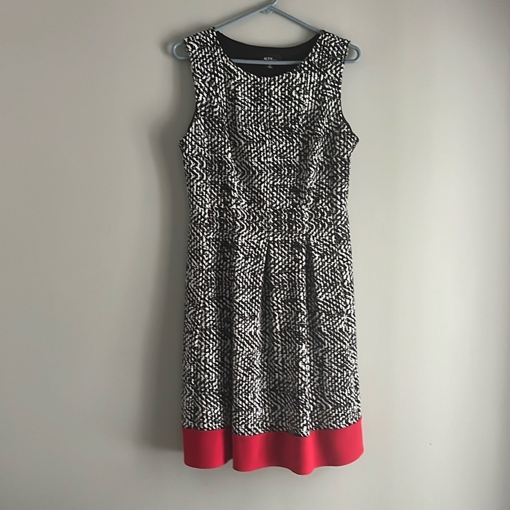 ALYX Fit & Flare Knee Length Sleeveless Pull On Black White & Red Dress size 10